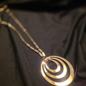 Elegant Gold Pendant Necklace